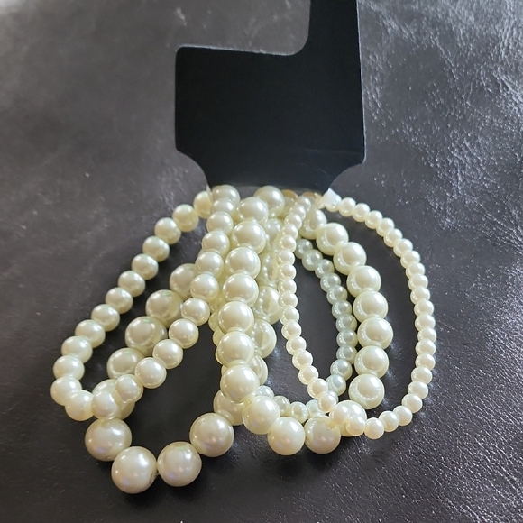 Jewelry - Elegant Cream Pearl Bracelet Set